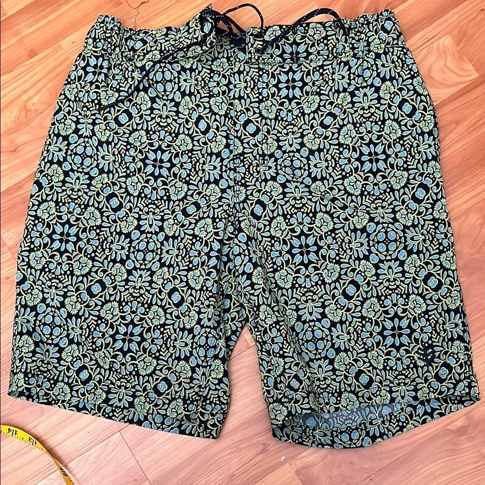 Coolibar UPF 50+ Men's Kahuna Swimming Shorts Blue Green Floral Size Small